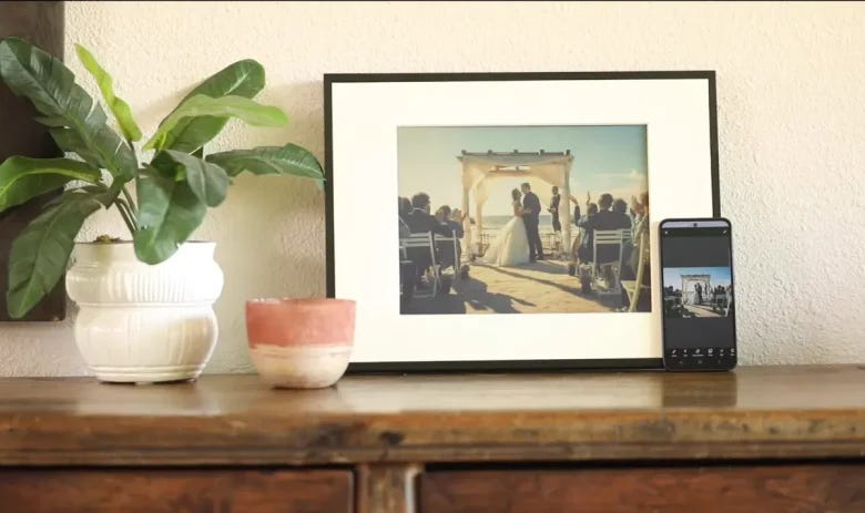 Reflection Frame is a cheap(er) E Ink Spectra 6 color digital photo frame (crowdfunding)