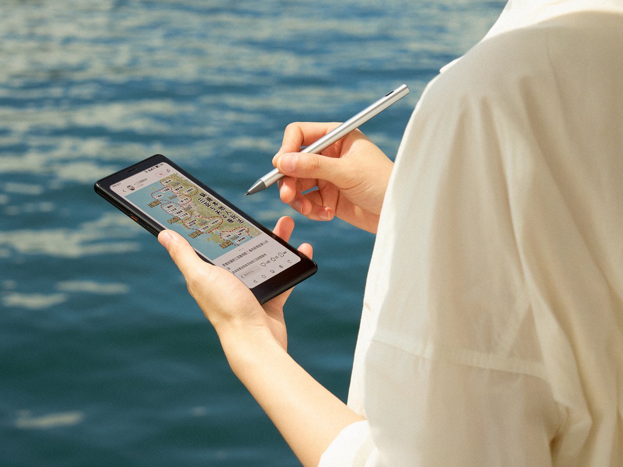 5 Best Phone-Sized Devices for Digital Detox, Strain-Free Reading, and Focus