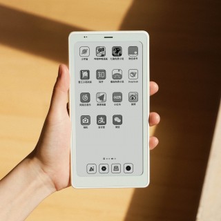 Boox P6 Pro monocrhome (left) vs color E Ink version (right)